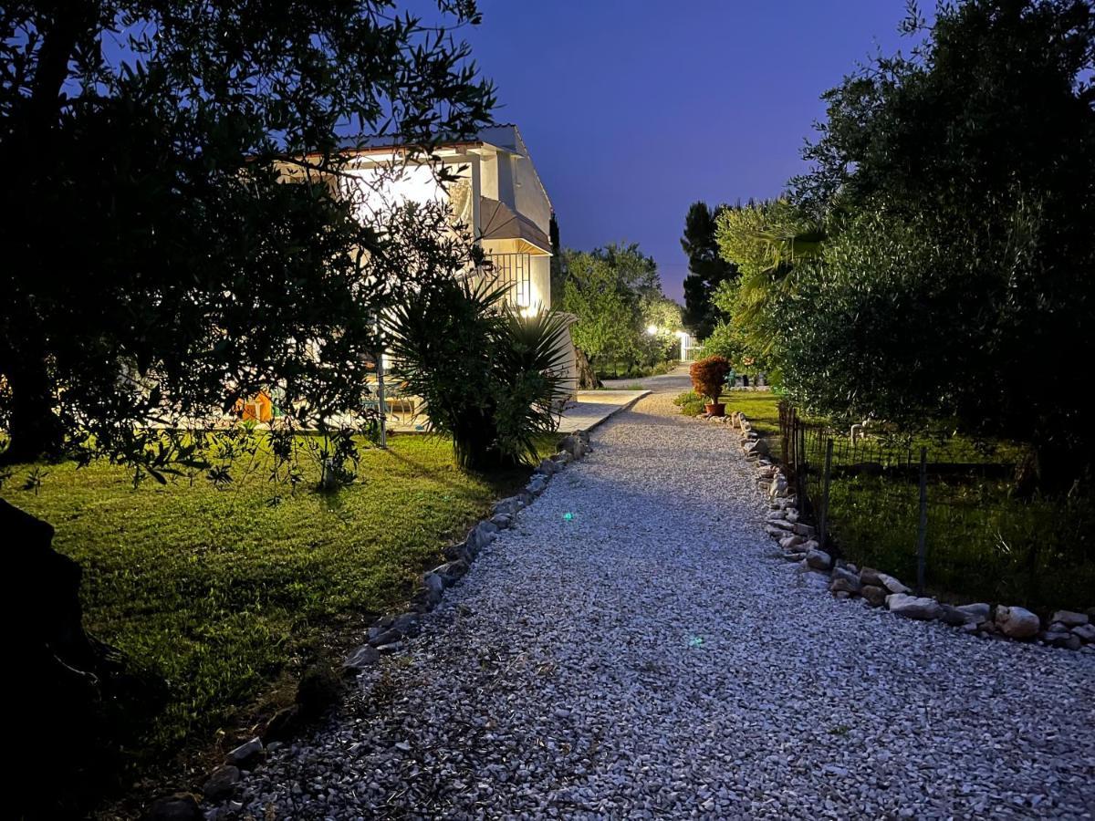 B&B Villa Mediterranee Con Parking Space Trani Luaran gambar