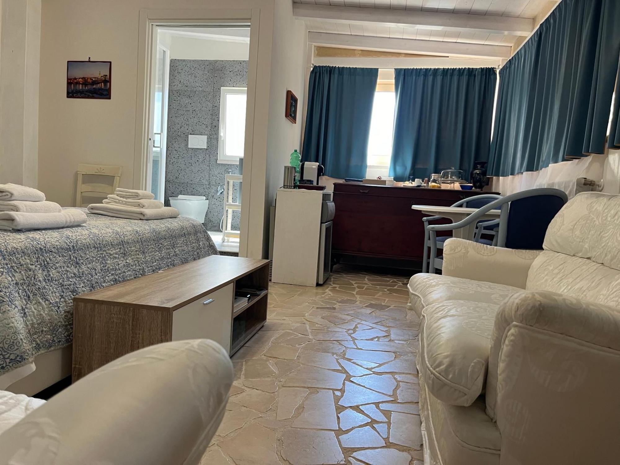 B&B Villa Mediterranee Con Parking Space Trani Luaran gambar