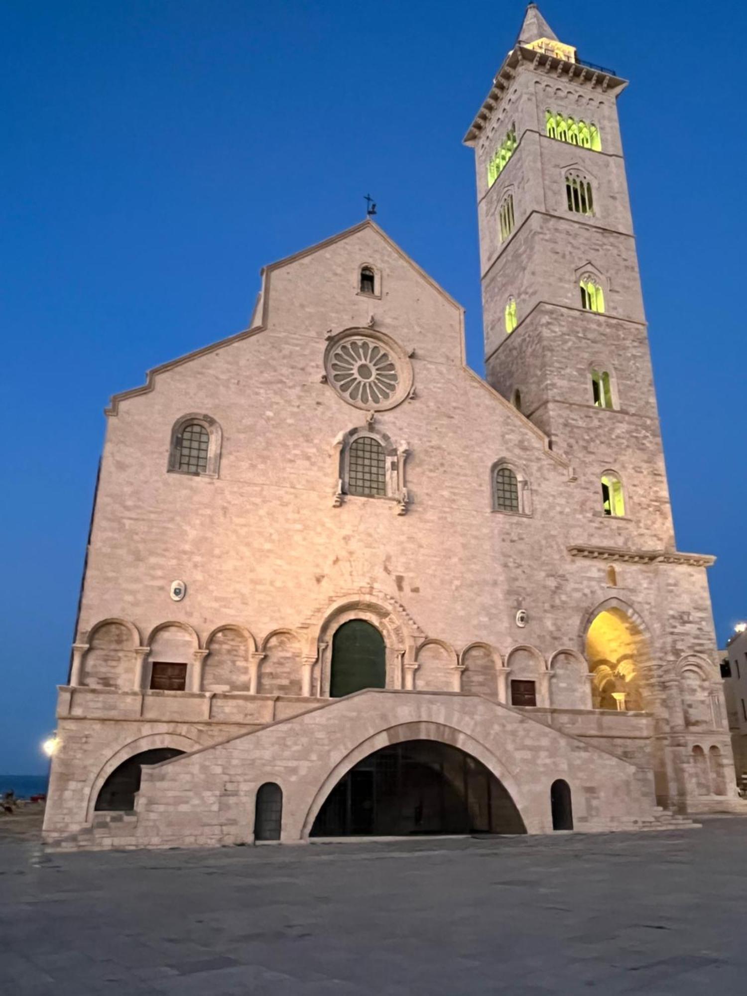 B&B Villa Mediterranee Con Parking Space Trani Luaran gambar