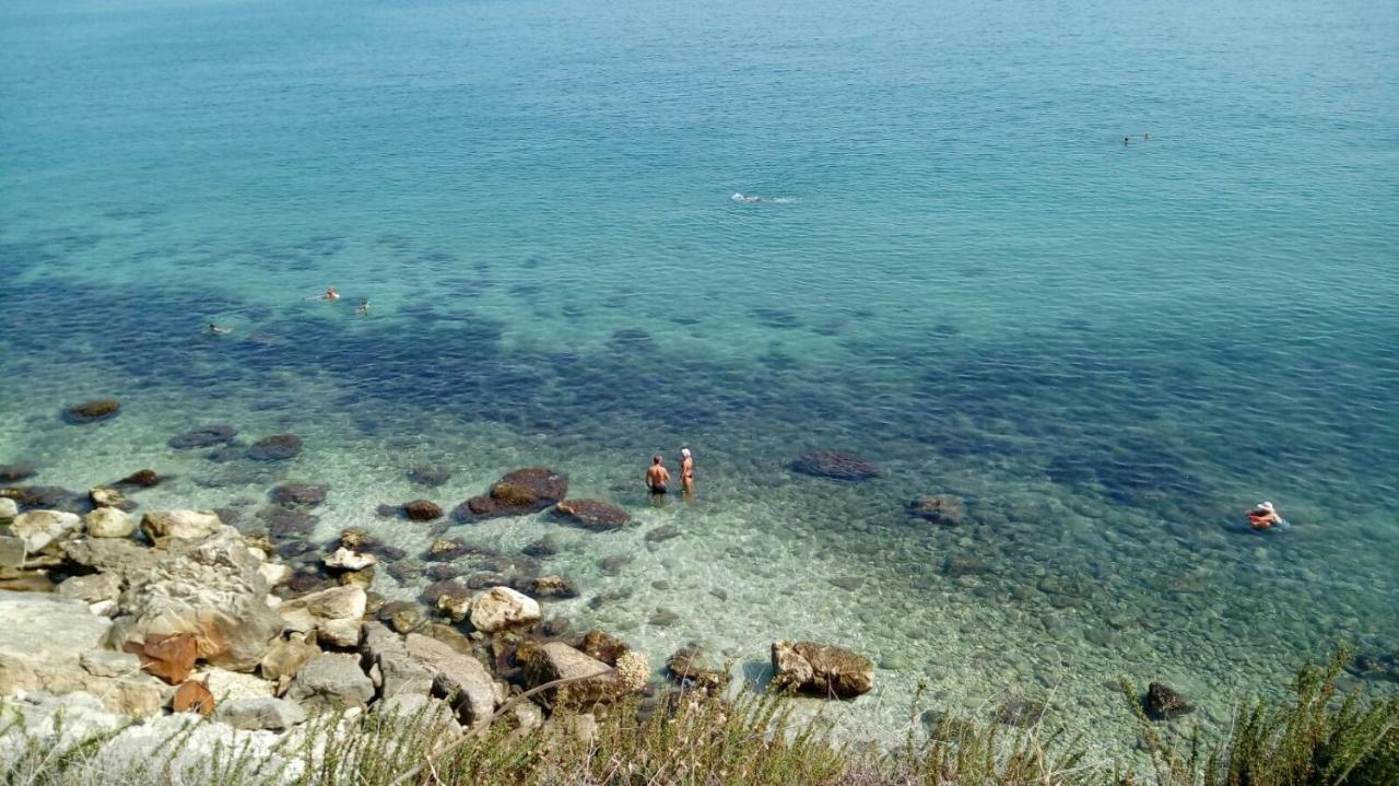 B&B Villa Mediterranee Con Parking Space Trani Luaran gambar